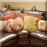 DW01. Decorative pillows. 